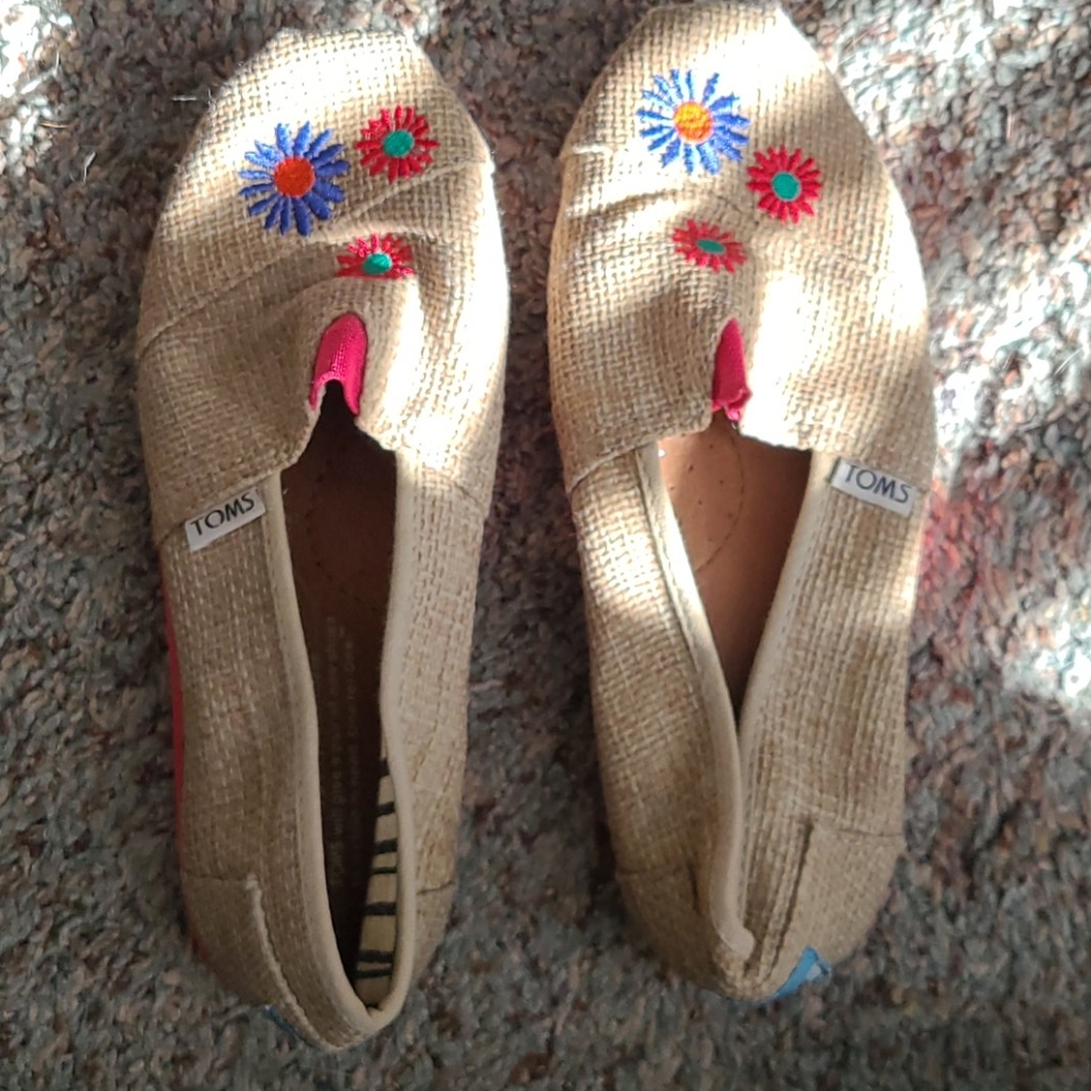 Girls Toms size 3Y 3